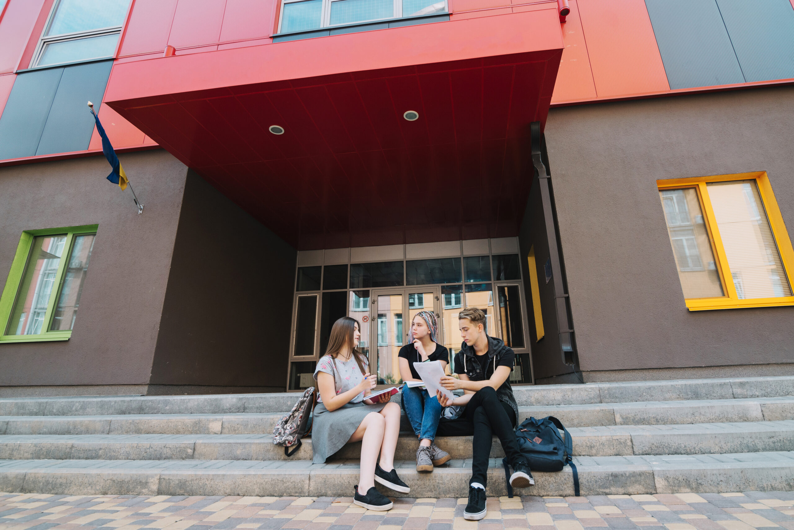 Students-posing-entrance-college